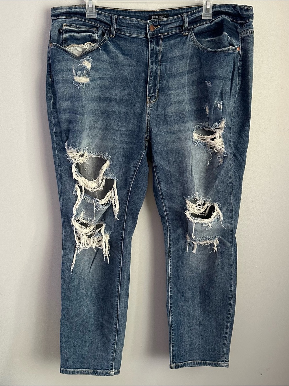 22w judy blue distressed boyfriend fit jeans